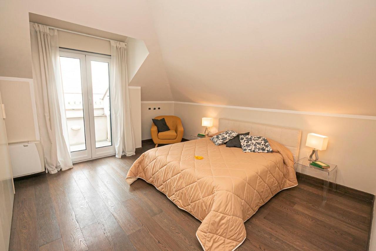 Real Italian Estate - Penthouse Apartment Genoa Bagian luar foto