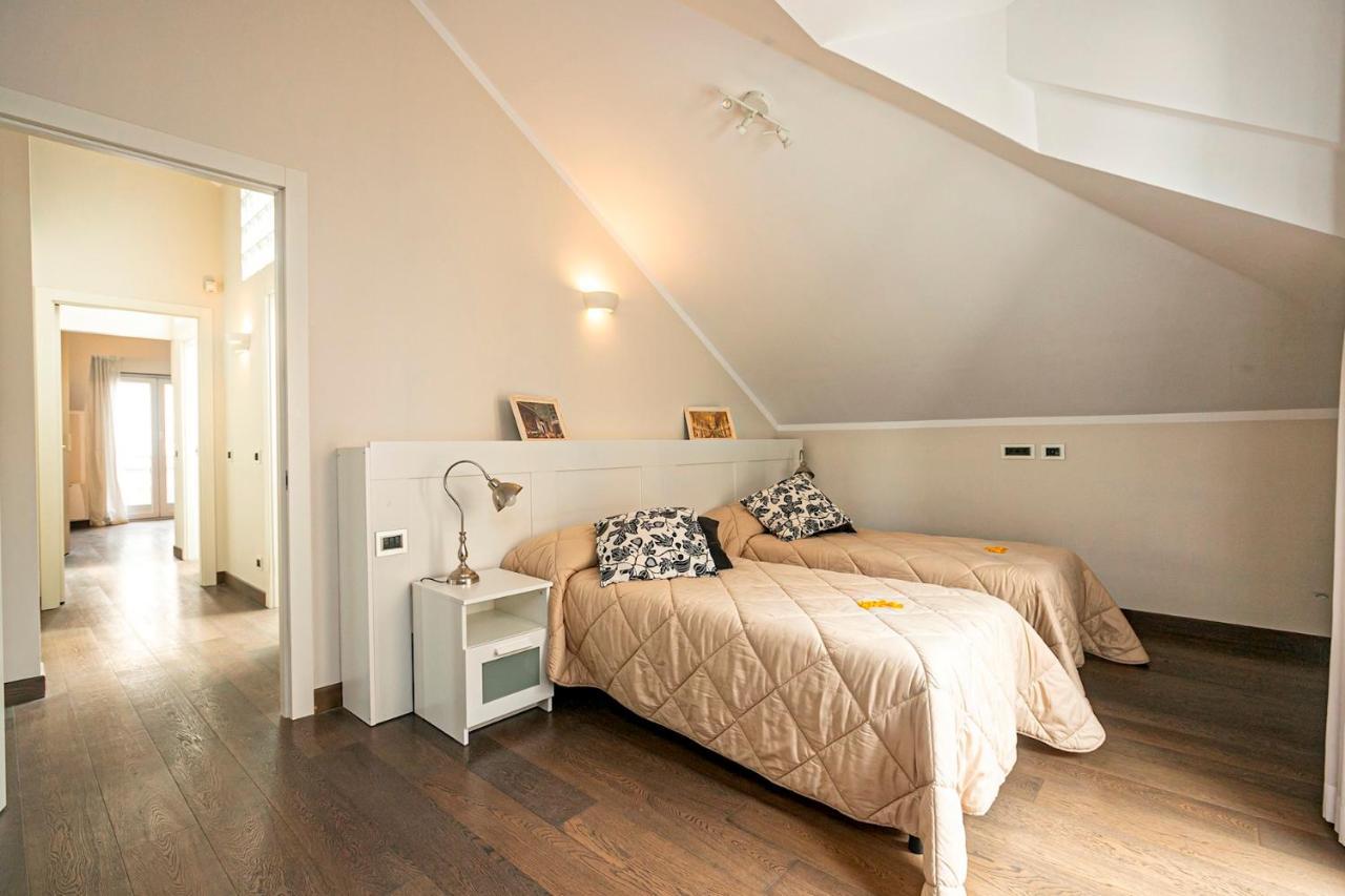 Real Italian Estate - Penthouse Apartment Genoa Bagian luar foto