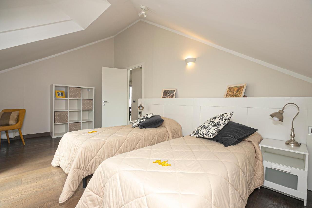 Real Italian Estate - Penthouse Apartment Genoa Bagian luar foto