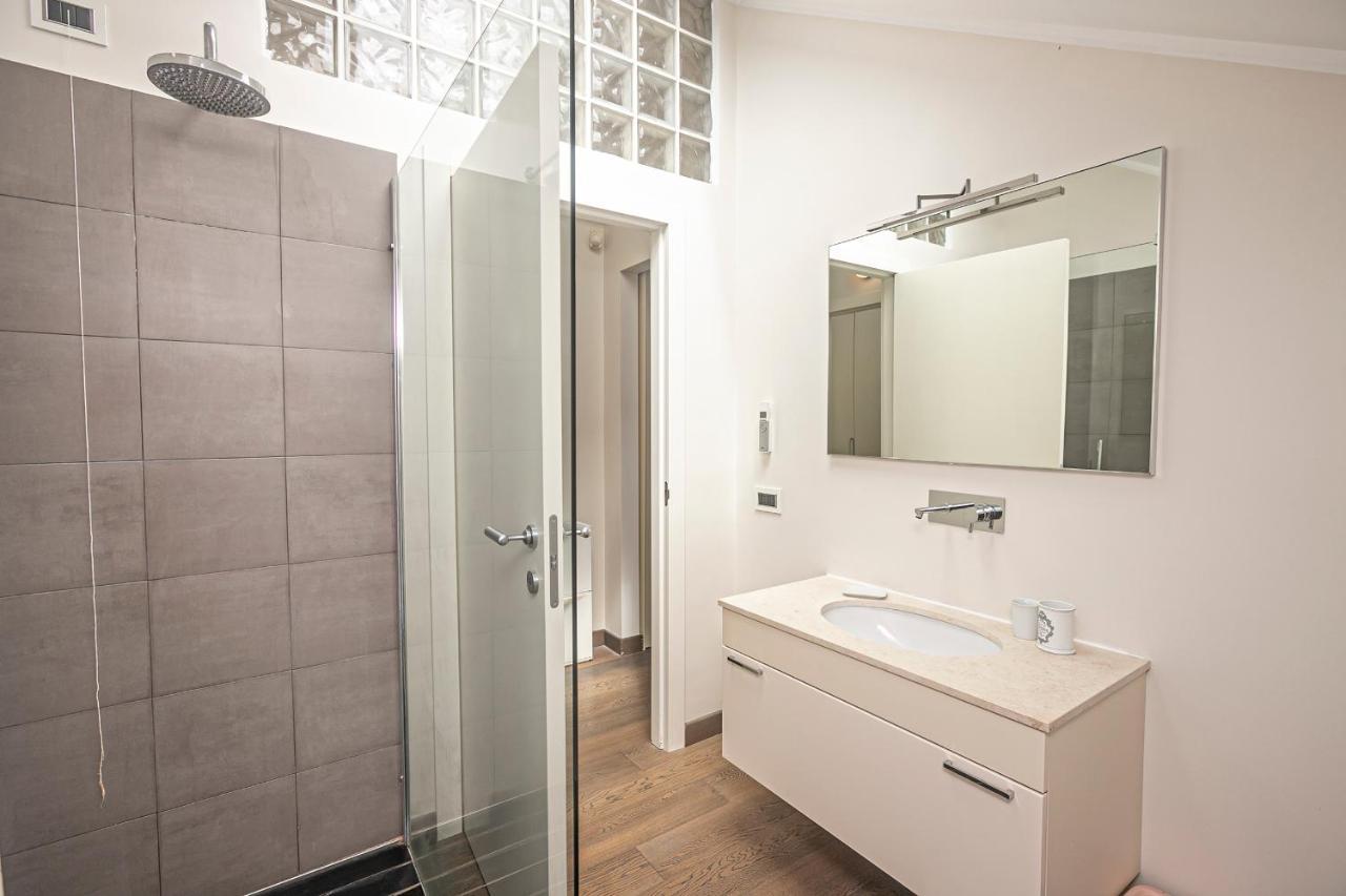 Real Italian Estate - Penthouse Apartment Genoa Bagian luar foto