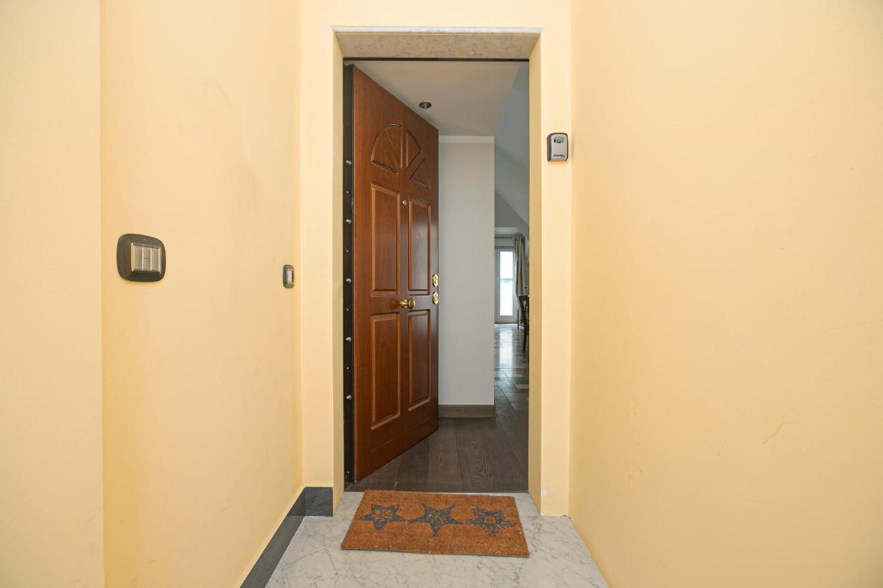 Real Italian Estate - Penthouse Apartment Genoa Bagian luar foto