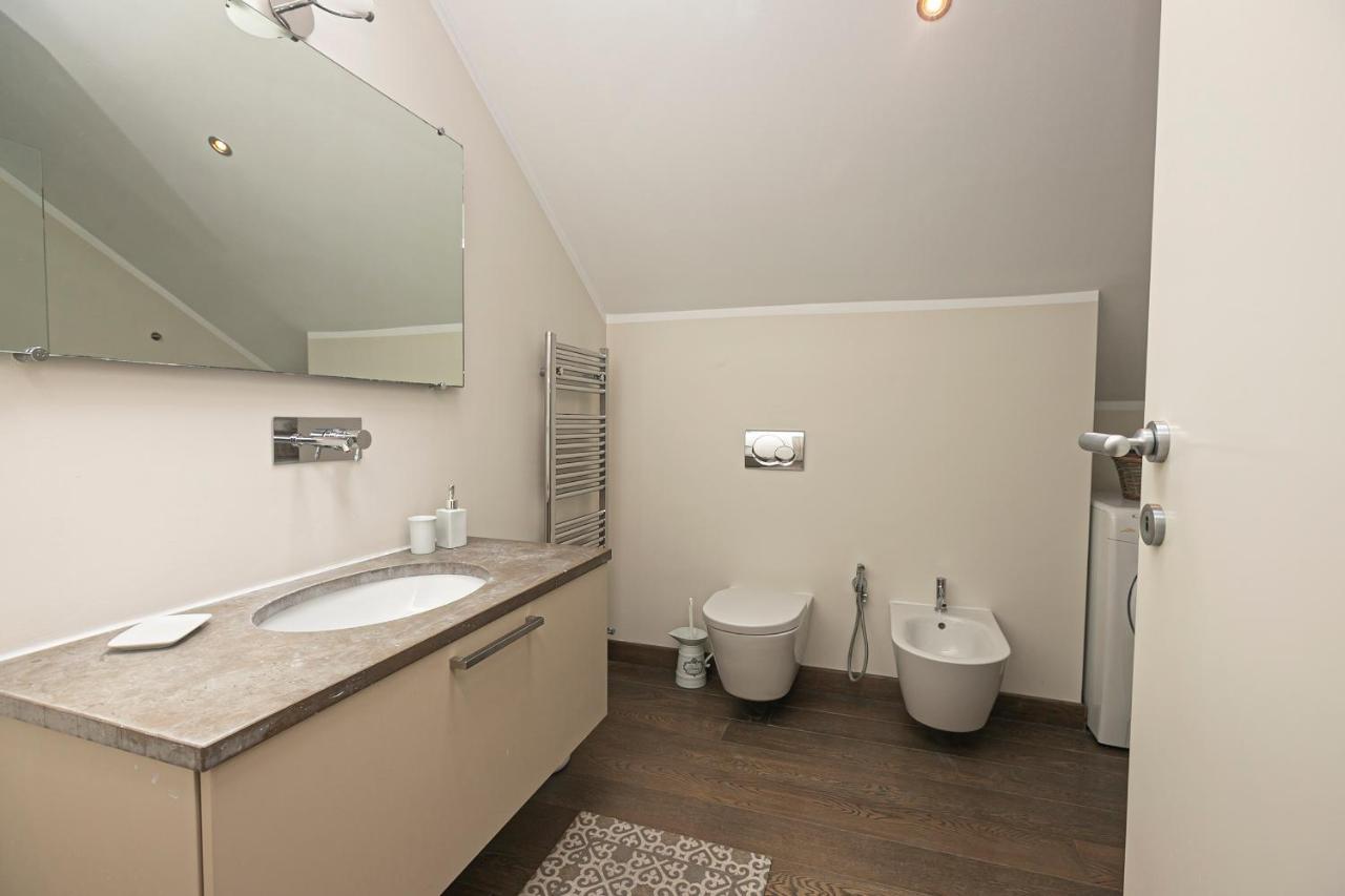 Real Italian Estate - Penthouse Apartment Genoa Bagian luar foto